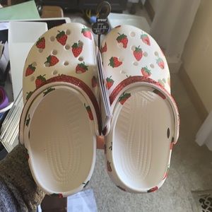 Girls Strawberry Crocs with glitter heel strap